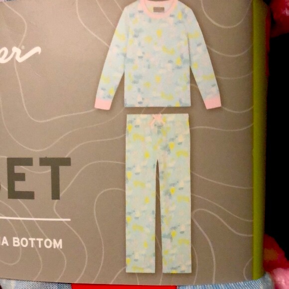 Eddie Bauer Kids Girls 3 Piece Set Robe Pajama Sleep Set - Picture 5 of 8